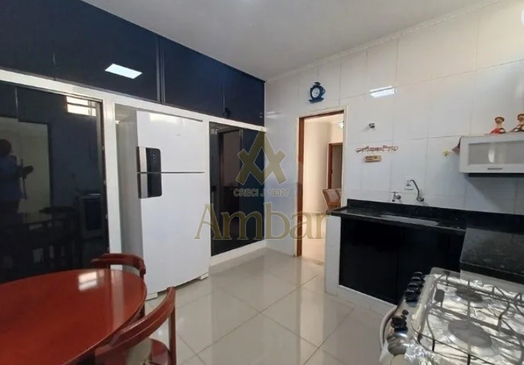 Casa para alugar com 4 quartos, 250m² - Foto 9